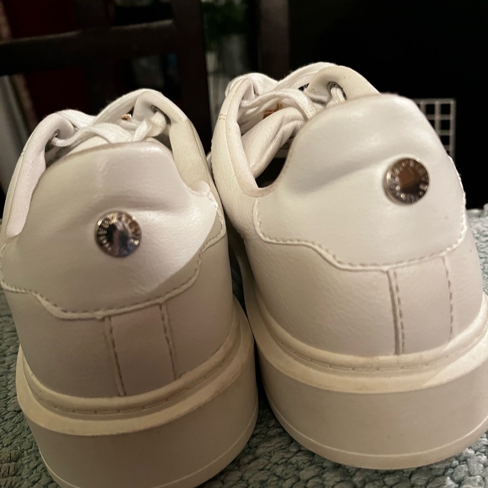 Steve Madden white sneakers . - Picture 3 of 13